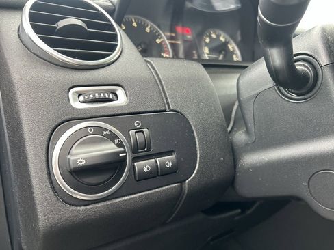 Used 2015 Land Rover LR4 HSE image 14