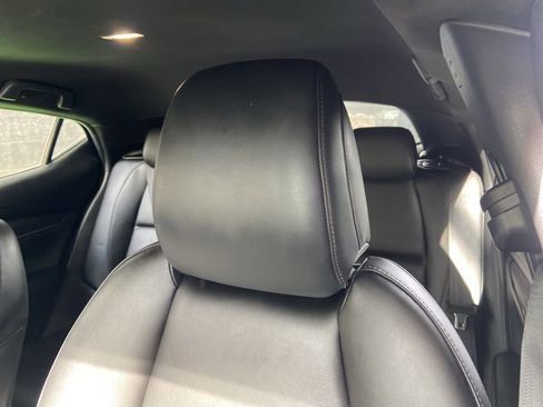 Used 2019 MAZDA MAZDA3 Hatchback w/ Preferred Package FWD image 10
