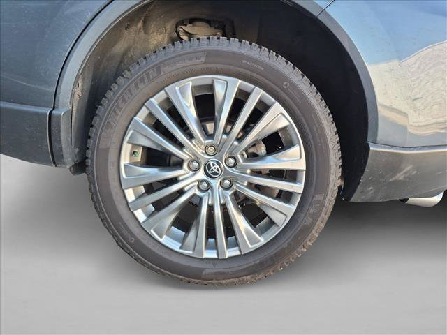 Used 2021 Toyota Venza XLE w/ Softex Package AWD/4WD image 13