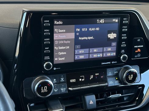 Used 2022 Toyota Highlander LE FWD image 18