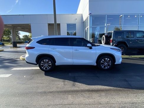 Used 2023 Toyota Highlander XSE image 9