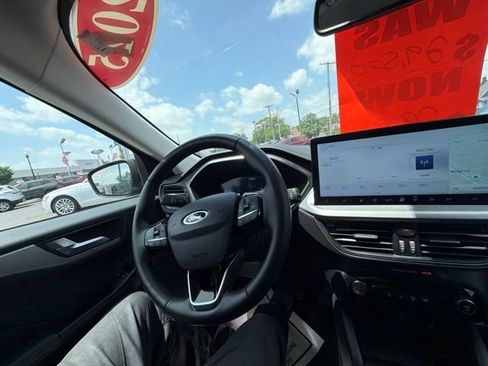 Used 2025 Ford Escape Platinum AWD/4WD image 30