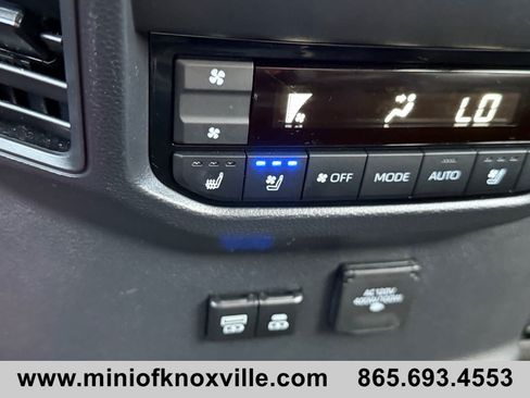 Used 2024 Toyota Sequoia Platinum AWD/4WD image 22
