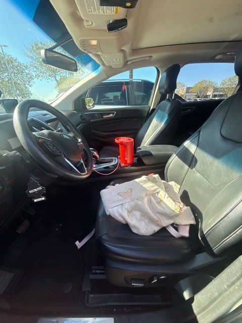 Used 2018 Ford Edge Titanium w/ Equipment Group 301A FWD image 2