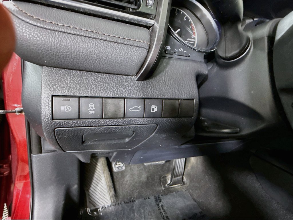 Certified 2018 Toyota Camry LE FWD image 18
