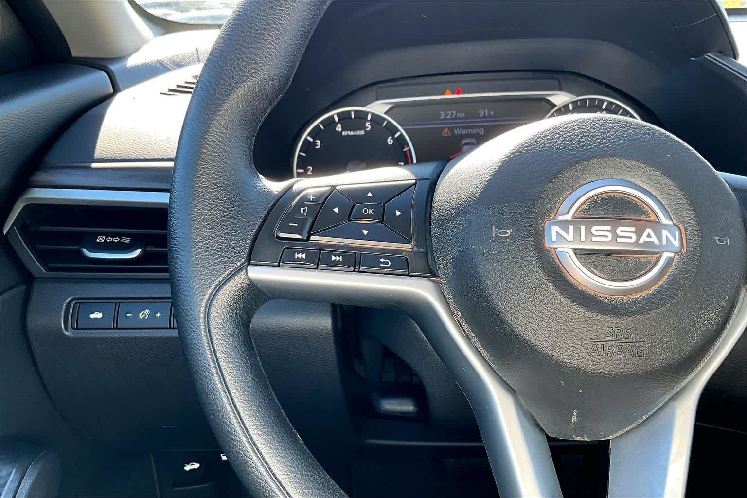 Used 2025 Nissan Altima 2.5 SV FWD image 24