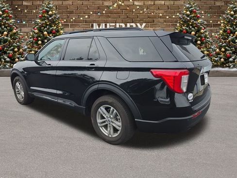 Used 2024 Ford Explorer XLT image 3