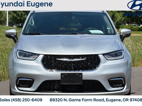 Used 2023 Chrysler Pacifica Touring-L FWD image 10