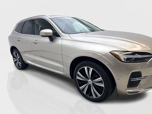Used 2023 Volvo XC60 B5 Plus FWD image 12