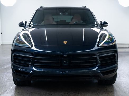 Used 2023 Porsche Cayenne image 2