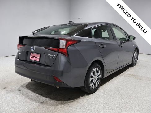 Used 2022 Toyota Prius XLE image 2