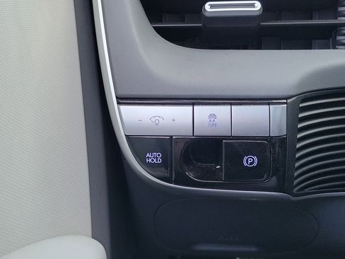 Certified 2024 Hyundai Ioniq 5 SE image 17