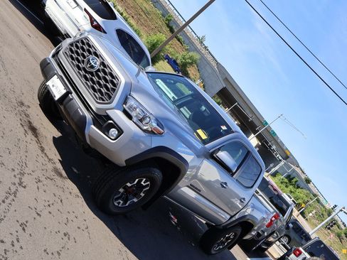 Used 2020 Toyota Tacoma TRD Off-Road AWD/4WD image 3