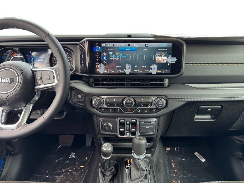 New 2025 Jeep Wrangler Unlimited Sahara AWD/4WD image 11