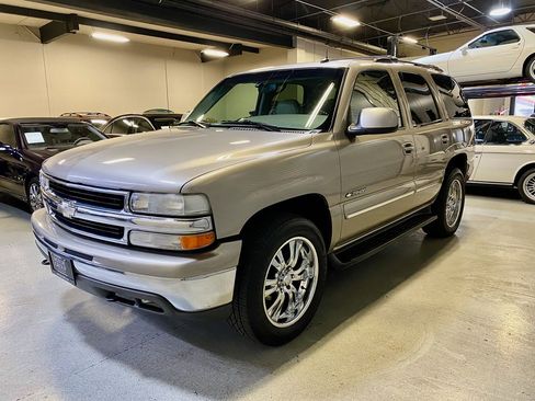 Used 2002 Chevrolet Tahoe LT RWD image 2