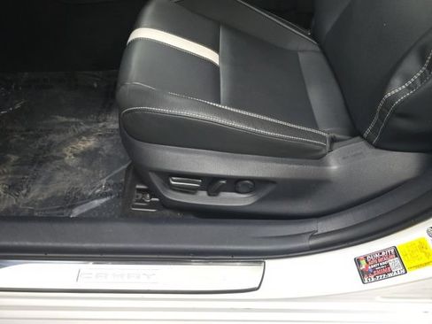 Used 2025 Toyota Camry SE FWD image 12