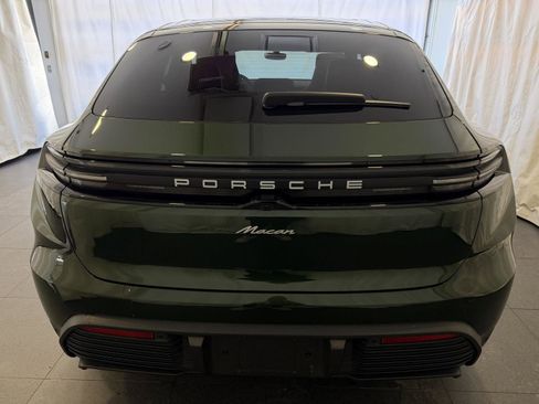 Certified 2025 Porsche Macan Electric image 8