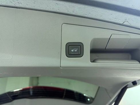 Used 2025 Cadillac XT5 Premium Luxury image 8