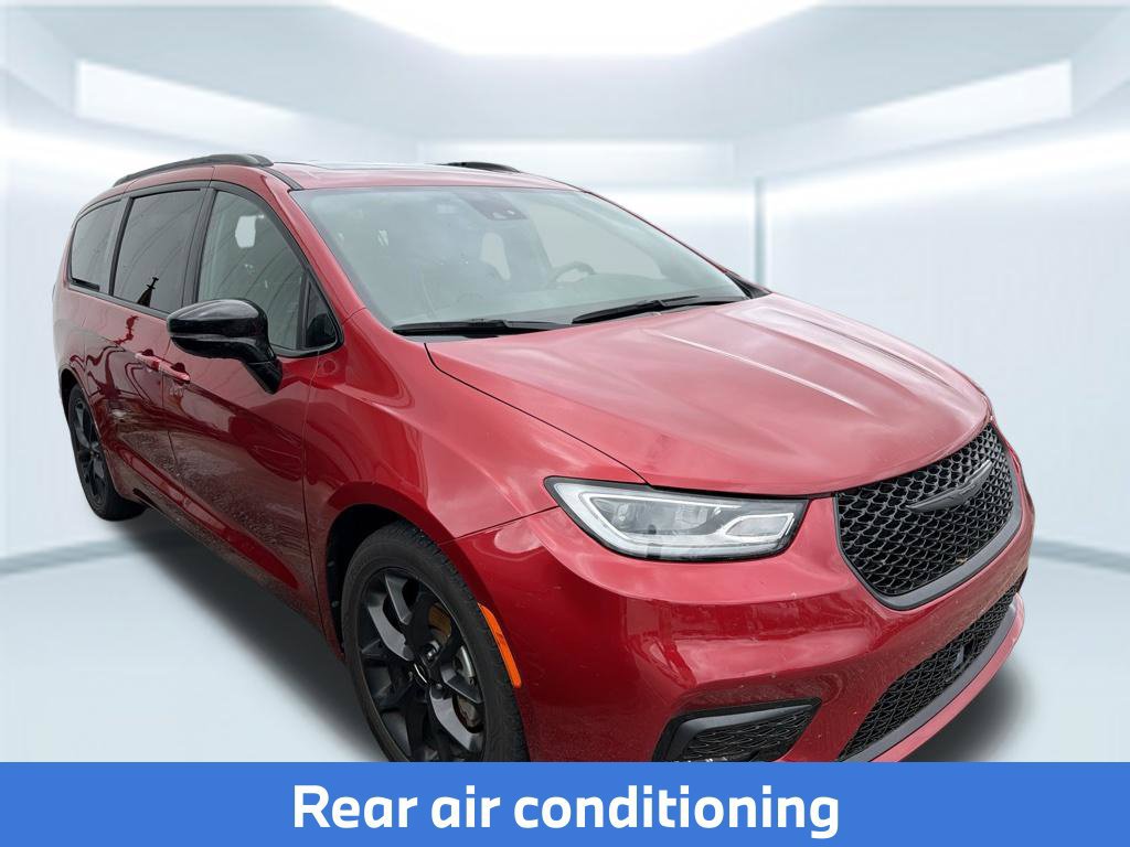 Used 2025 Chrysler Pacifica Limited FWD image 4