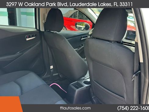 Used 2019 Toyota Yaris LE FWD image 36