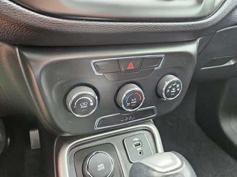 Used 2018 Jeep Compass Latitude AWD/4WD image 24