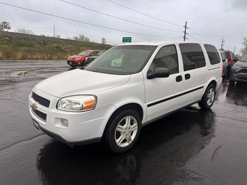 Used 2005 Chevrolet Uplander w/ Climate Package image 2
