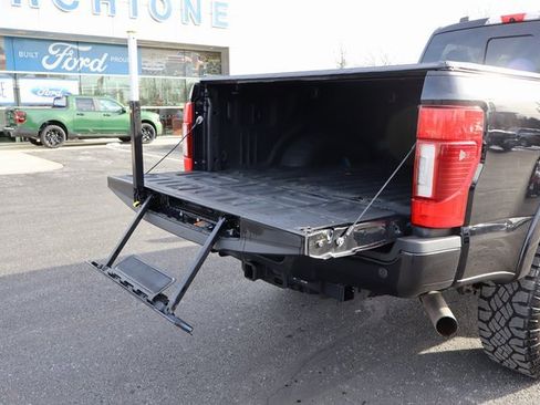 Used 2021 Ford F350 Lariat image 19