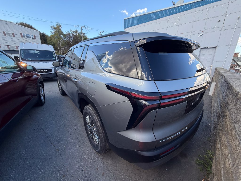 New 2027 Chevrolet Traverse LT AWD/4WD image 3