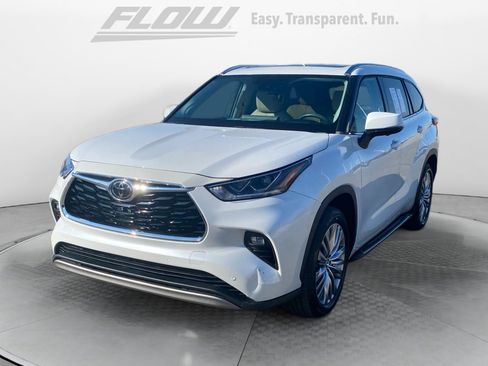 Used 2023 Toyota Highlander Platinum image 4