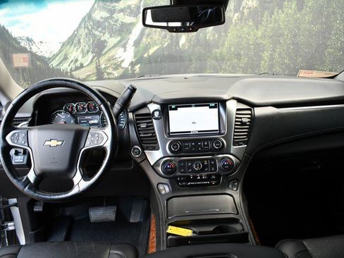 Used 2018 Chevrolet Suburban Premier image 18