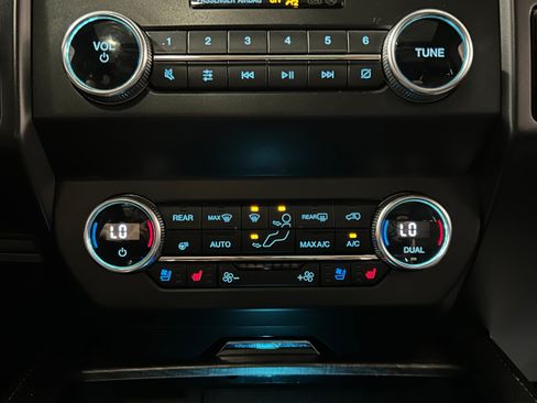 Used 2021 Ford Expedition Max Limited AWD/4WD image 9