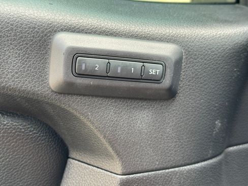 Used 2021 Nissan Titan PRO-4X w/ Pro-4x Convenience Package AWD/4WD image 17