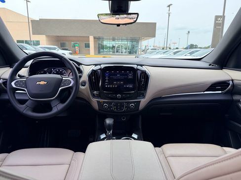Used 2023 Chevrolet Traverse Premier AWD/4WD image 16