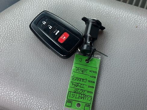 Used 2020 Toyota Camry SE w/ Convenience Package FWD image 24