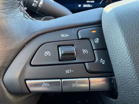 Used 2024 Cadillac XT4 Premium Luxury image 16