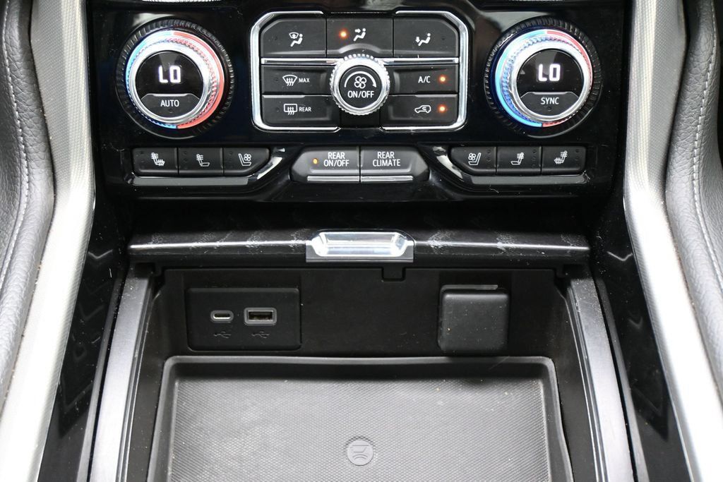 Used 2021 GMC Yukon Denali w/ Denali Premium Package AWD/4WD image 22