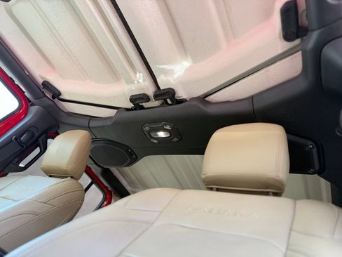 Used 2018 Jeep Wrangler Unlimited Sahara AWD/4WD image 19