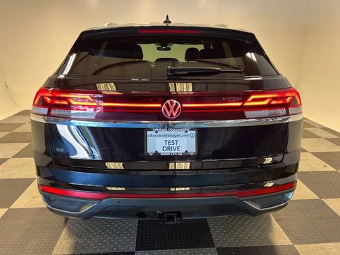 Certified 2025 Volkswagen Atlas Cross Sport SE FWD image 4
