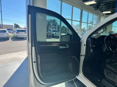 Used 2022 Chevrolet Silverado 1500 RST w/ Convenience Package II AWD/4WD image 11