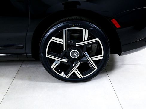 New 2026 Rolls-Royce Cullinan Black Badge image 43