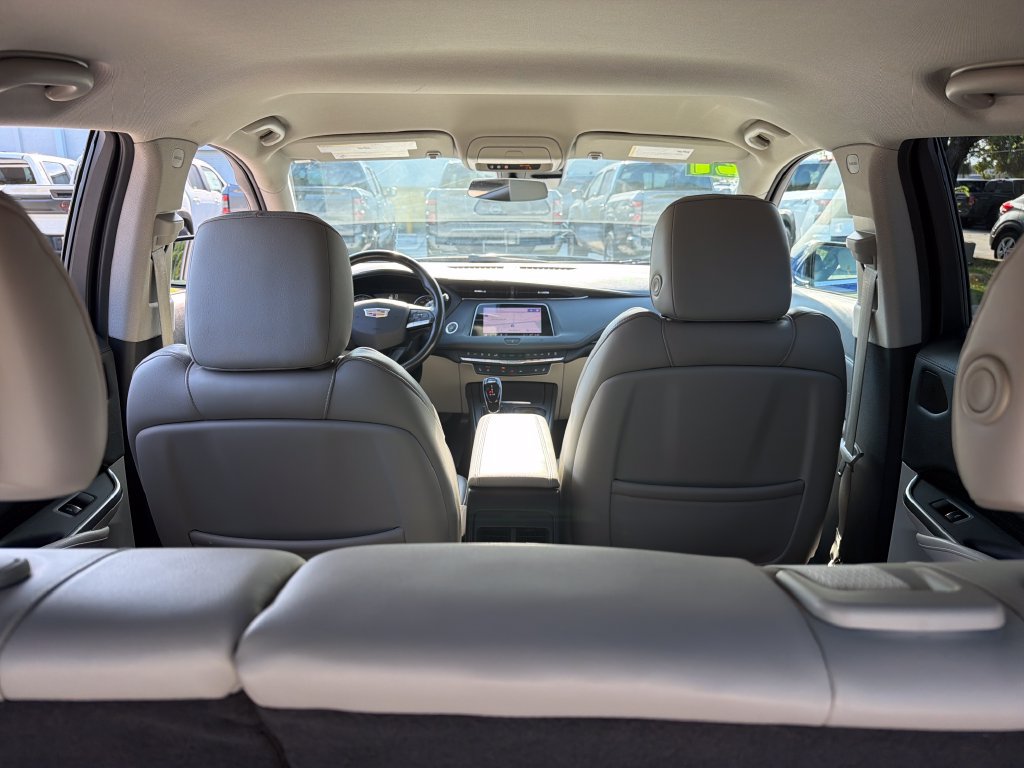 Used 2021 Cadillac XT4 Premium Luxury FWD image 36