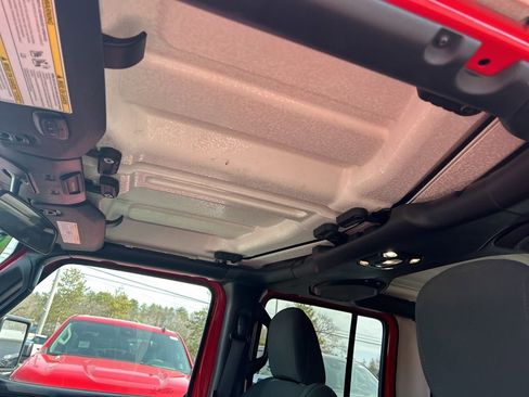 Used 2021 Jeep Gladiator Sport AWD/4WD image 12