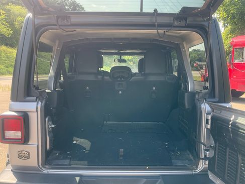 Used 2018 Jeep Wrangler Unlimited Sahara AWD/4WD image 20