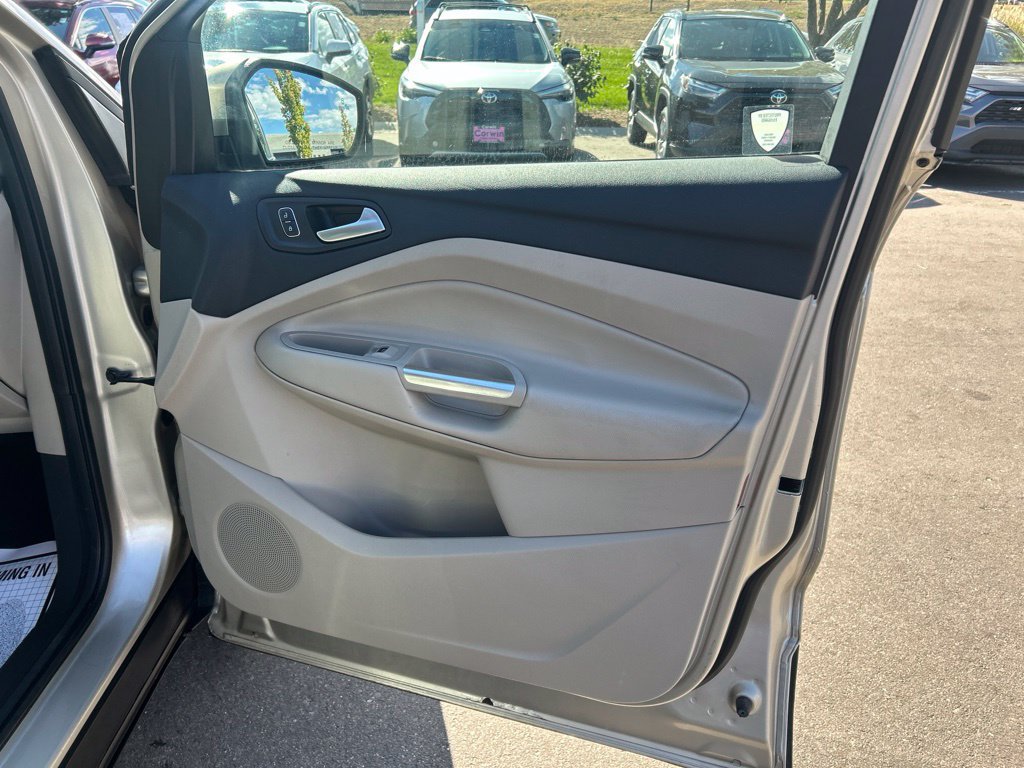 Used 2017 Ford Escape SE w/ Equipment Group 201A FWD image 11