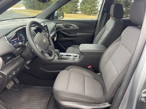 Used 2023 Chevrolet Traverse LT image 9