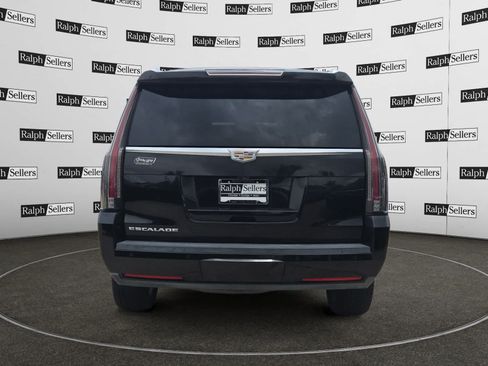Used 2018 Cadillac Escalade Luxury AWD/4WD image 5