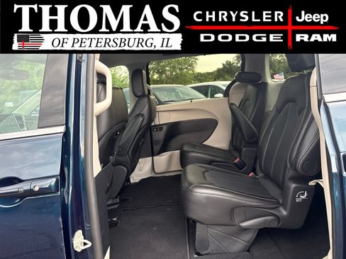 Used 2024 Chrysler Pacifica Touring-L FWD image 22