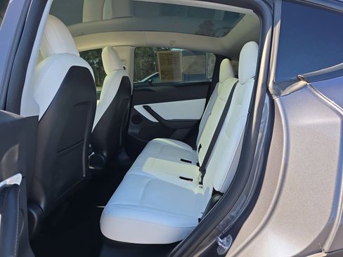 Used 2021 Tesla Model Y Performance image 15