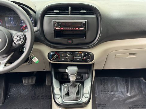 Used 2022 Kia Soul LX FWD image 21