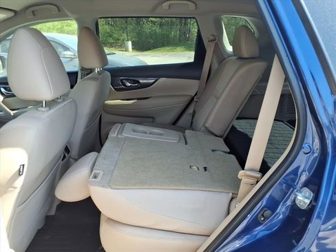 Used 2020 Nissan Rogue SV image 22